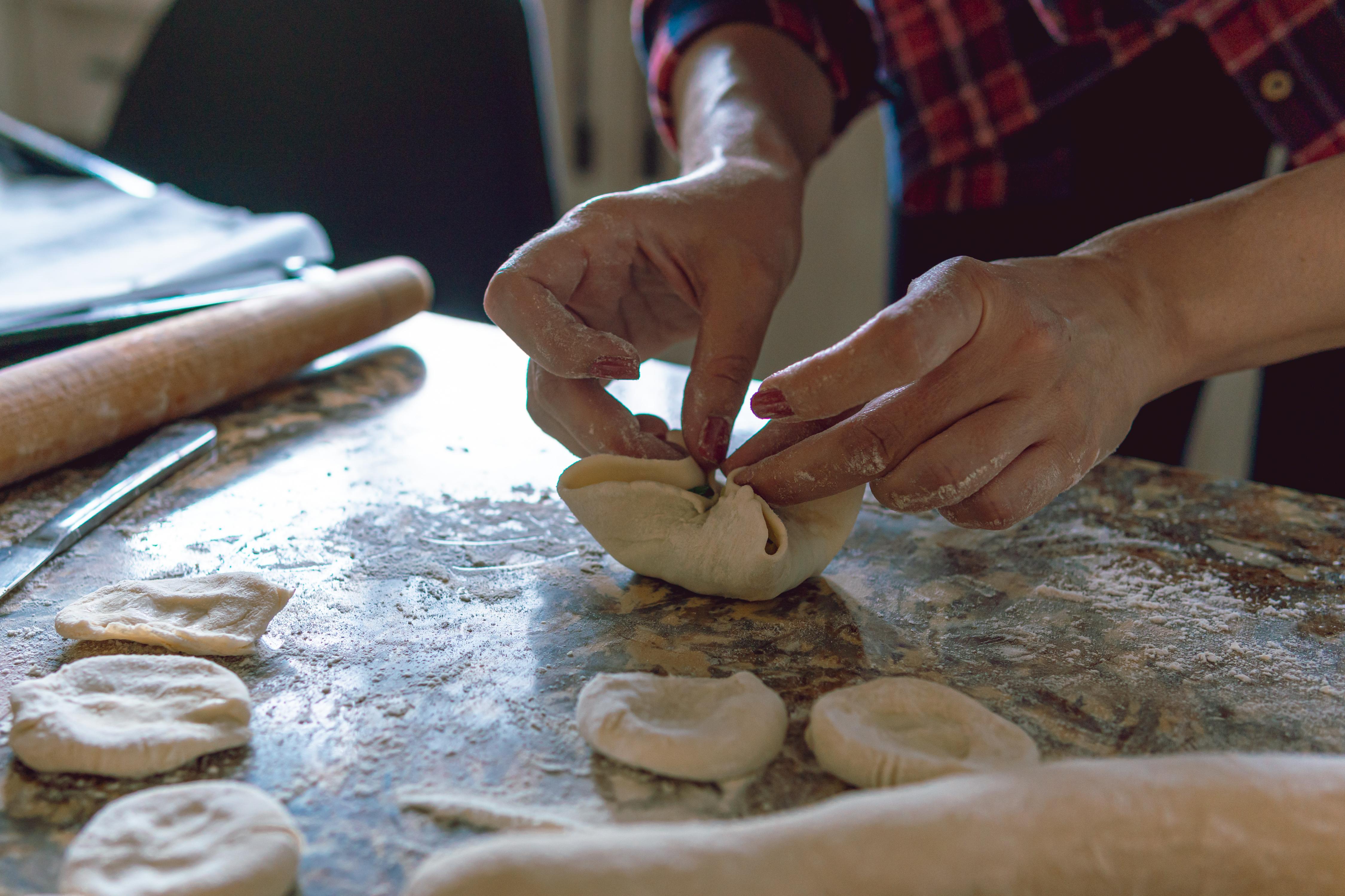 Traditional preparation for samsa involves baking it in a tandoor. © eranicle / Shutterstock