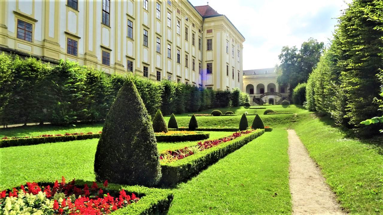 Colloredo Colonnade and giardino secreto is now a remembrance of the episcopate of Anton Theodor Colloredo-Waldsee, the first Archbishop of Olomouc, and the redesigning of the Castle Garden during his episcopacy. – © Dana Klimešová