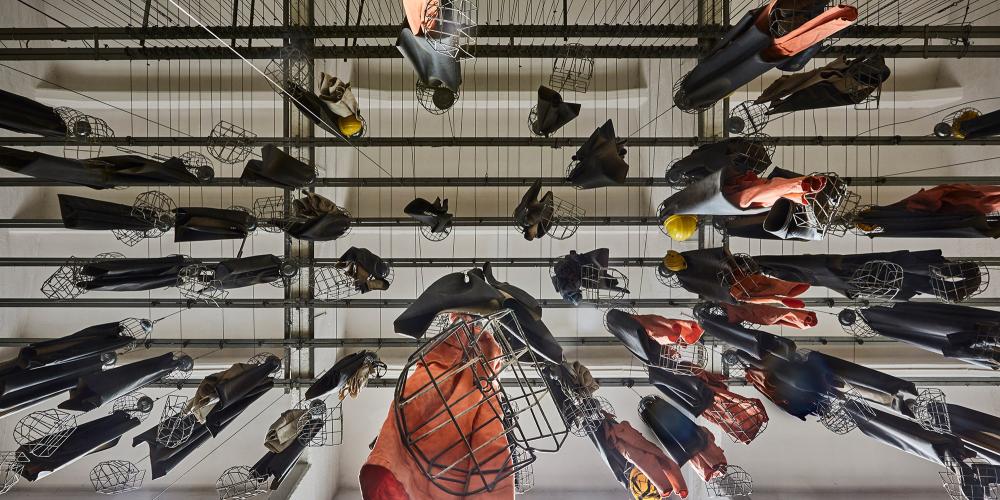 In the changing room of the Rammelsberg colliery the miners dressed for the day's labour. Today, visitors are equipped with helmets for the guided tours. – © Stefan Sobotta In the changing room of the Rammelsberg colliery the miners dressed for the day's labour. Today, visitors are equipped with helmets for the guided tours. – © Stefan Sobotta