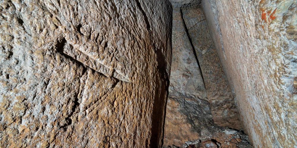 Pictured: Horizontal mining work made by mining hammer and mattock dated from the Middle Ages. On the left, there is a mining symbol and the year 1510. – © Martin Pribil Pictured: Horizontal mining work made by mining hammer and mattock dated from the Middle Ages. On the left, there is a mining symbol and the year 1510. – © Martin Pribil