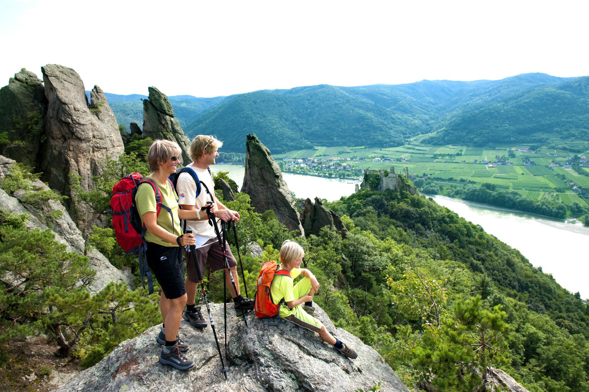 Stunning viewpoints along the way will let you forget the exertion of hiking up the sometimes steep slopes. – © Robert Herbst / NÖ Werbung