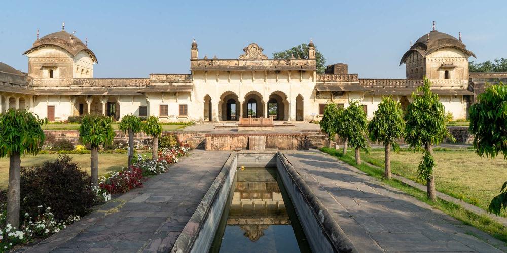 The water garden at the Chaman Mahal palace is the most peaceful spot within the city walls of Islamnagar. – © Michael Turtle