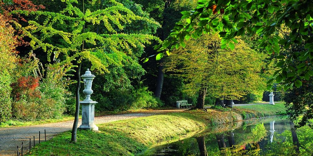 Sanssouci is a world-renowned park with distinctive, terraced grounds and a majestic fountain at its center. It was added to UNESCO’s World Heritage List in 1990. – © H.Bach/SPSG