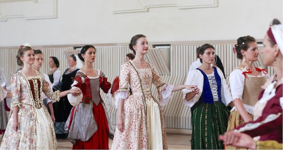 International Summer School of Early Music has taken place in Valtice since 1989, with the classes for baroque dancing and music. – © Renata Hasilová