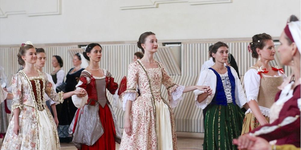 International Summer School of Early Music has taken place in Valtice since 1989, with the classes for baroque dancing and music. – © Renata Hasilová International Summer School of Early Music has taken place in Valtice since 1989, with the classes for baroque dancing and music. – © Renata Hasilová