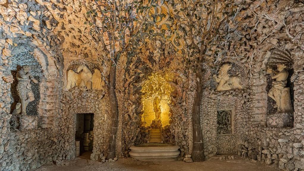 Apollo's Grotto is an unique example of Baroque architecture and its effort to make a pleasant place for nobles to relax in. - © Tomas Vrtal