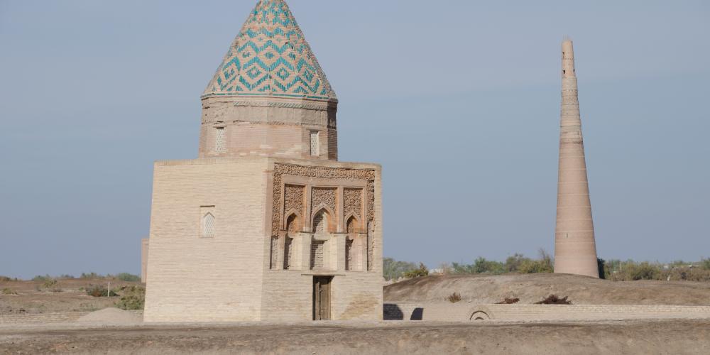 The II Arslan Mausoleum is Kunya-Urgench's oldest monument, surviving both the Mongols and the razing of the city by Timur in 1388. Its architecture is also notable for its twelve-sided dome that was placed upon a twelve-sided drum above the mausoleum. – © imeduard / Shutterstock The II Arslan Mausoleum is Kunya-Urgench's oldest monument, surviving both the Mongols and the razing of the city by Timur in 1388. Its architecture is also notable for its twelve-sided dome that was placed upon a twelve-sided drum above the mausoleum. – © imeduard / Shutterstock
