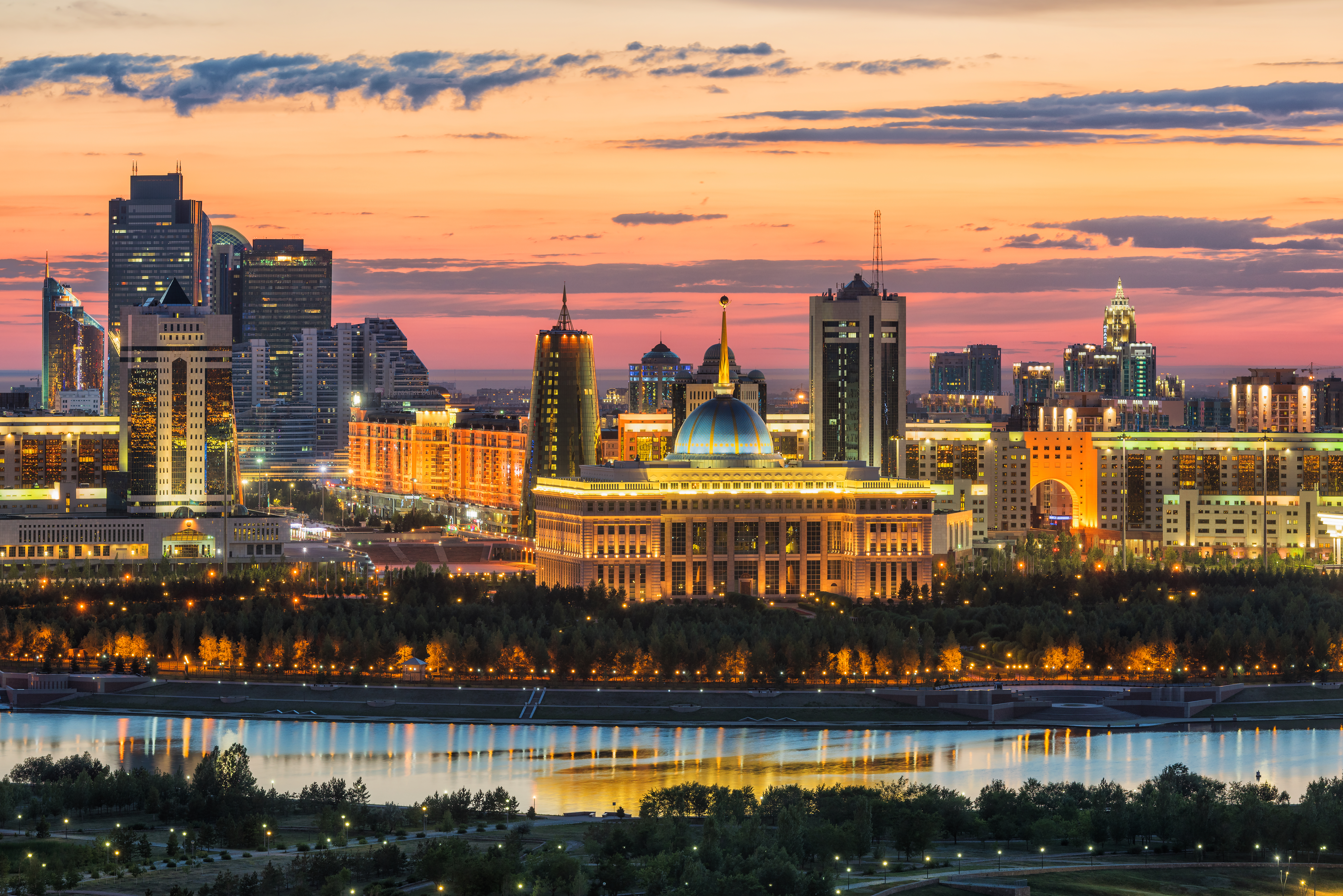 The Ak Orda Presidential Palace in front of the skyline of Nur-Sultan – © MaxZolotukhin / Shutterstock