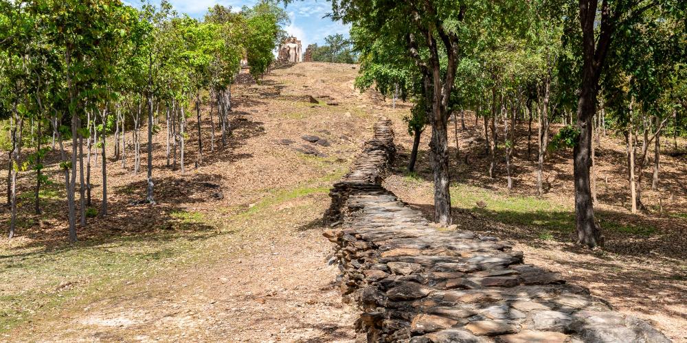 The path leading up the hill to the top of Wat Saphan Hin. – © Michael Turtle