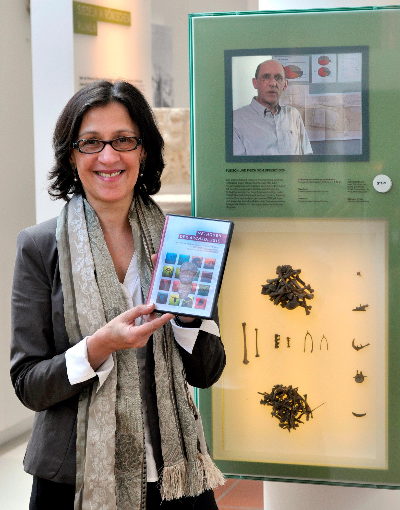 Mechthild Neyses-Eiden, Head of the Laboratory of Dendrochronology at the Rheinisches Landesmuseum, reported about the methods of archaeology for dating finds. – ©GDKE-Rheinisches Landesmuseum Trier, Thomas Zühmer