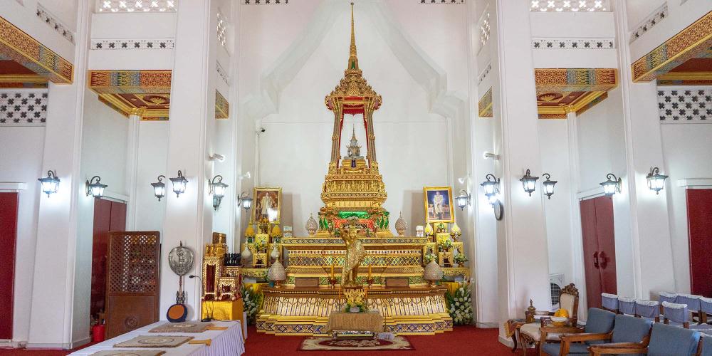 In the centre of the large marble Royal Thai Monastery is a small and quiet place for worship. – © Michael Turtle