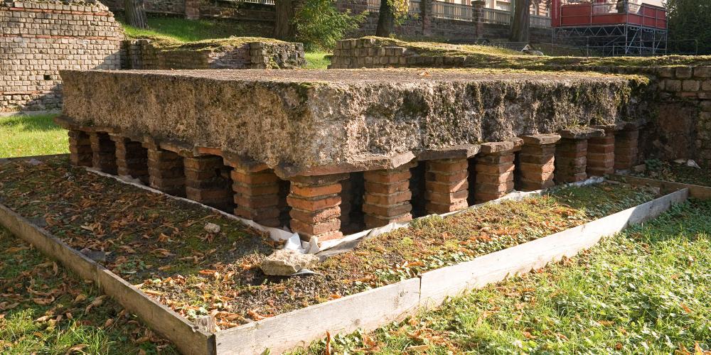 Ruins of a hypocaust used to warm the water and air in the heated bath rooms (caldaria). – © Thomas Zühmer