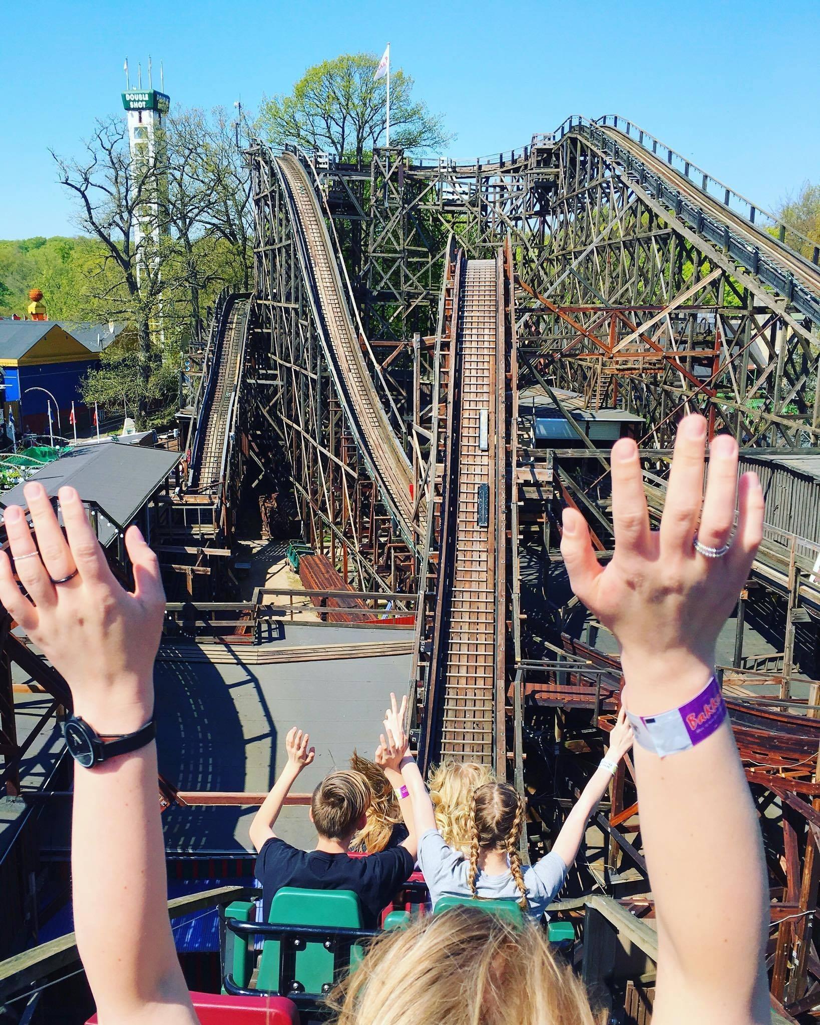 Bakken is the world’s oldest amusement park, and moreover, it is located within the UNESCO Par Force Hunting Grounds of Jægersborg Deer Park. The amusement is a fun outing for the entire family. – © Dyrehavsbakken AS