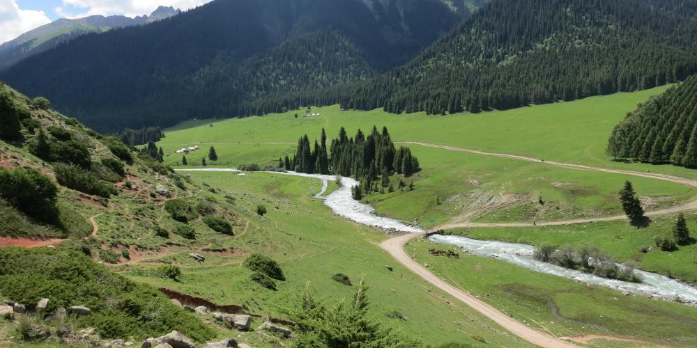 Natural landscapes on a beautiful sunny day for hiking in Kyrgyzstan – Photo by Helen Turner Natural landscapes on a beautiful sunny day for hiking in Kyrgyzstan – Photo by Helen Turner