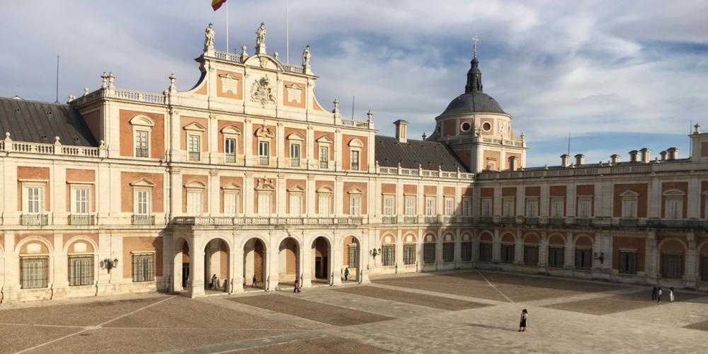 Plaza de Armas at the Royal Palace of Aranjuez. – © Frank Biasi