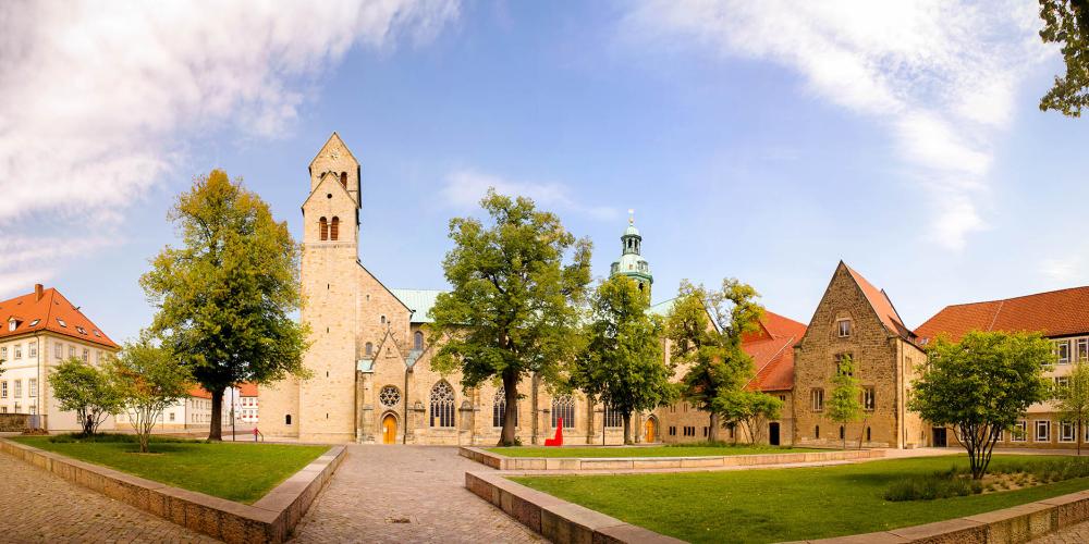 La cathédrale Saint-Marie est la structure la plus imposante du diocèse catholique de Hildesheim. La première cathédrale a été édifiée ici en 872, et ses bâtiments comme ses trésors artistiques font partie du patrimoine mondial de l'UNESCO depuis 1985. – © LaMiaFotografia / Shutterstock