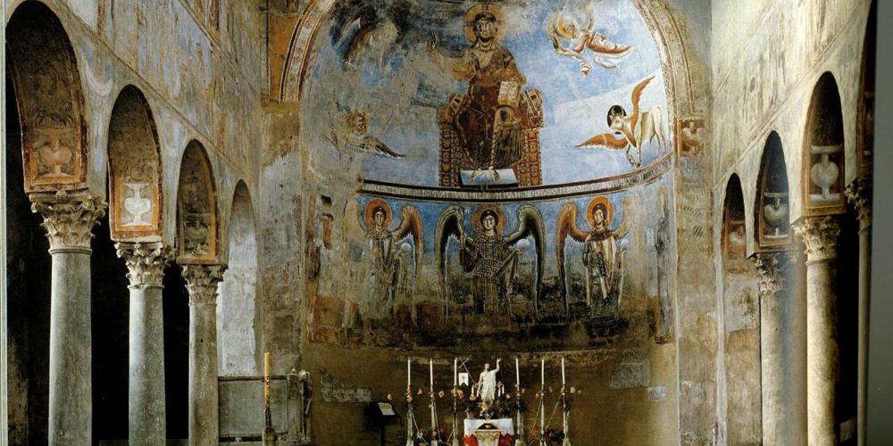 View of the central nave with fresco decoration of the apse. – © Caserta Royal Palace Archive