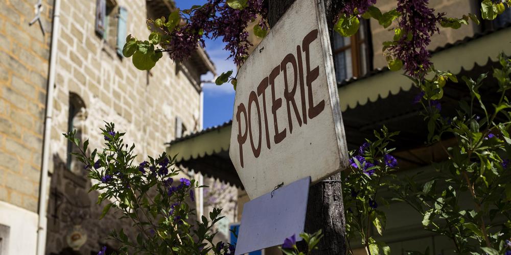 St. Quentin La Poterie Potiers. – © Christine Refalo