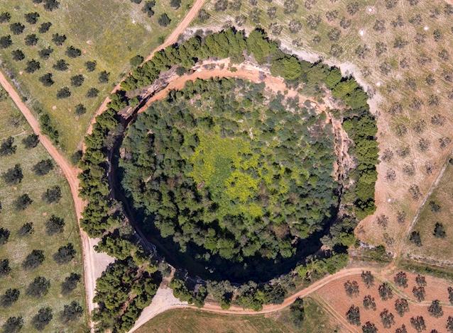 Overhead view of the smaller sinkhole, containing two tiny byzantine churches built under the cliff at the bottom. – © Hellenic Ministry of Culture and Sports/Ephorate of Antiquities of Argolida