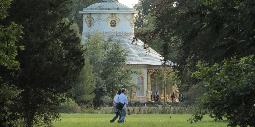 The playful Rococo pavilion is likely the most delightful surviving example of the chinoiserie fashion that influenced court culture throughout Europe in the 18th century. – © Ch. Schalk /SPSG