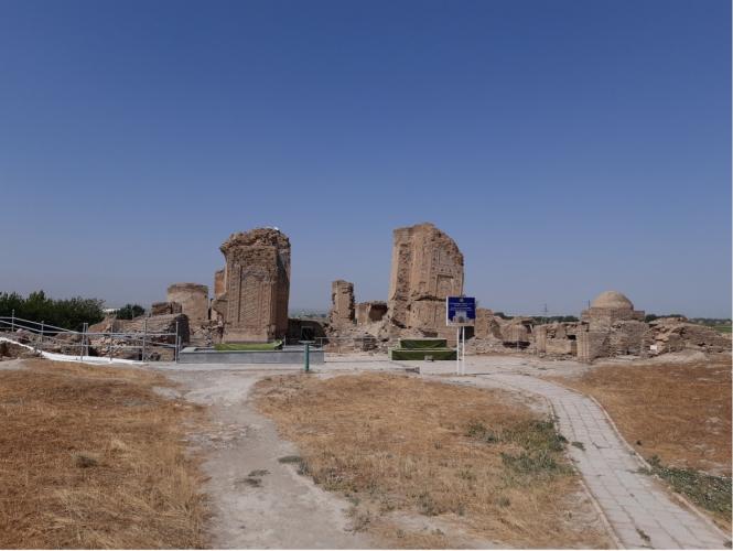 The mosque was once an impressive complex, until the 1948 earthquake reduced it to ruins. However, due to diligent restoration work, travelers can now admire an ancient mosaic, inscription, and the brick foundations of the square. – © Parthian Fortresses of Nisa