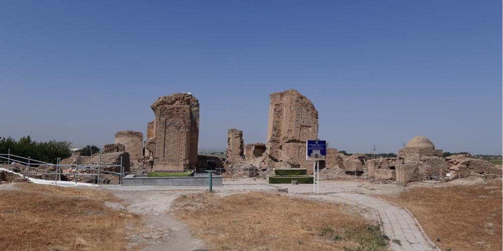 The mosque was once an impressive complex, until the 1948 earthquake reduced it to ruins. However, due to diligent restoration work, travelers can now admire an ancient mosaic, inscription, and the brick foundations of the square. – © Parthian Fortresses of Nisa