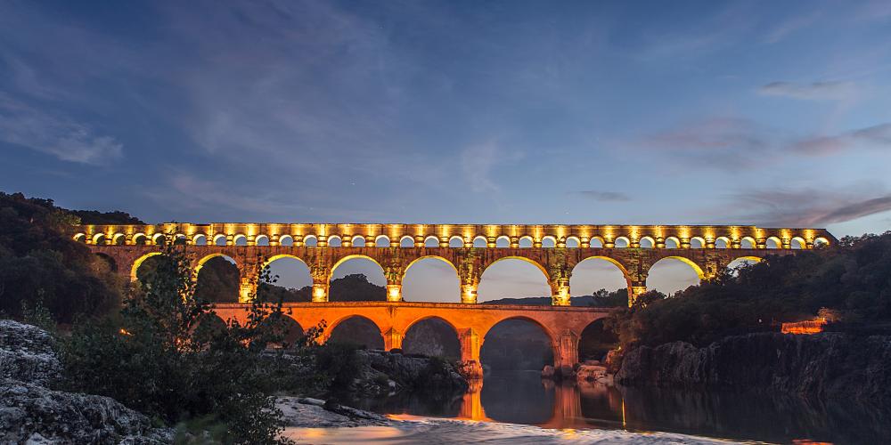 Every summer, at nightfall, the monument is bathed in a thousand lights to offer you a moment of magic and contemplation in the evenings. – © Laurent Rebelle Every summer, at nightfall, the monument is bathed in a thousand lights to offer you a moment of magic and contemplation in the evenings. – © Laurent Rebelle