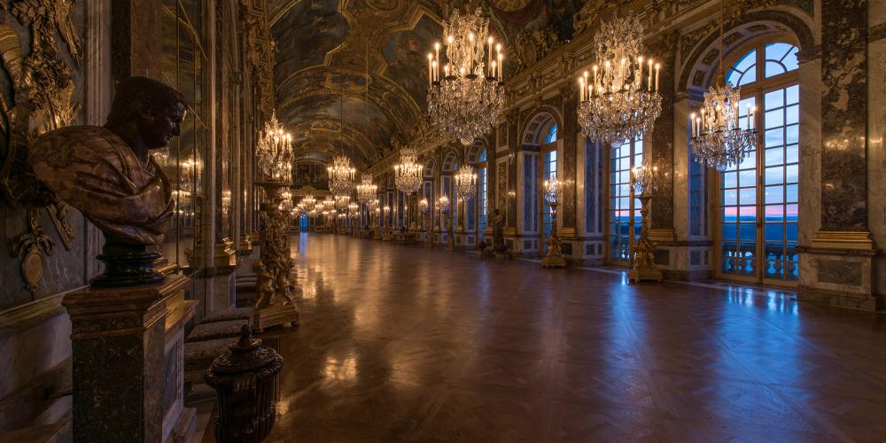 La Galerie était utilisée chaque jour pour le passage du monarque vers la chapelle et les appartements de la reine mais aussi pour les célébrations de la cour, pour recevoir les ambassadeurs et pour des bals costumés et masqués. – © Thomas Garnier