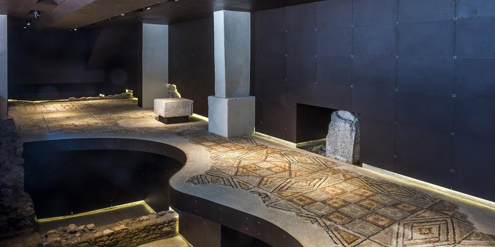 The first visible remains in the site of the Roman House and Bishop's Palace are the mosaic floor and walls from the 5th century. – © Gianluca Baronchelli The first visible remains in the site of the Roman House and Bishop's Palace are the mosaic floor and walls from the 5th century. – © Gianluca Baronchelli