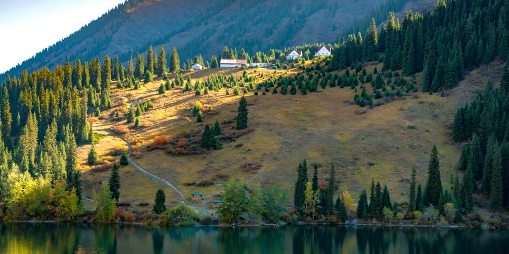 House in the Tianshan mountains – © Piu_Piu / Shutterctock House in the Tianshan mountains – © Piu_Piu / Shutterctock