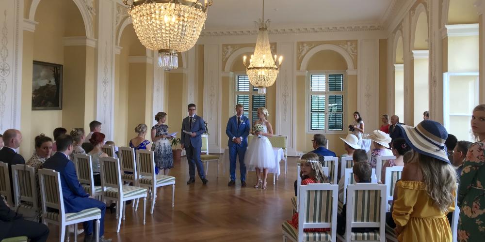 The hall inside the mansion Rendez-vous is a lovely place for a wedding ceremony or celebration. – © Lenka Beránková The hall inside the mansion Rendez-vous is a lovely place for a wedding ceremony or celebration. – © Lenka Beránková
