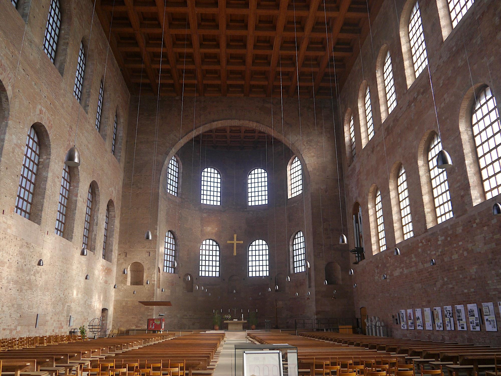 Nave of the Constantin Basilica – © Zairon / Wikimedia Foundation