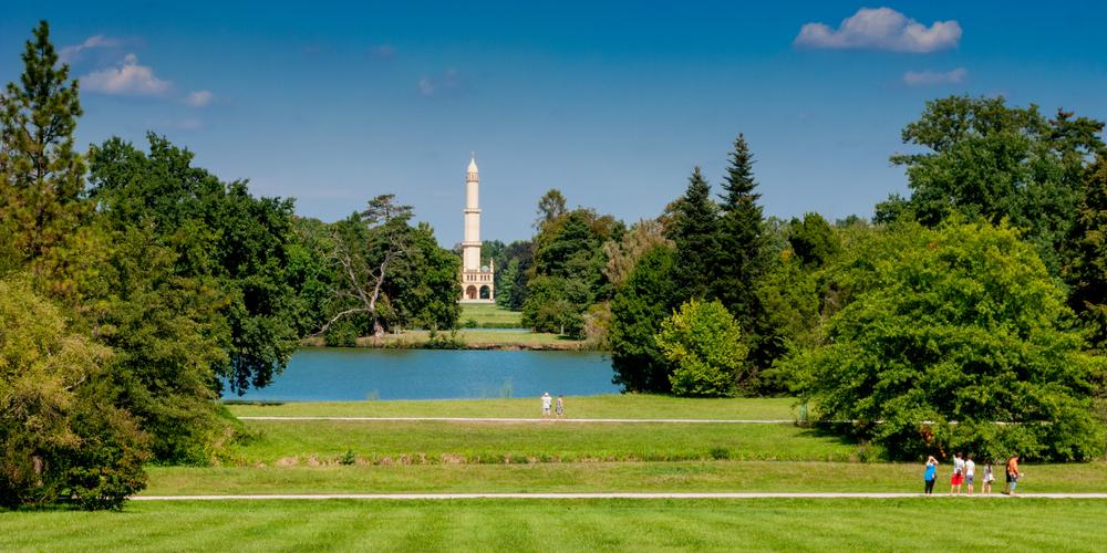 The Lednice minaret is an important tourist attraction and a unique example of Moorish architecture in the Czech Republic. – © piotrbb/ Shutterstock The Lednice minaret is an important tourist attraction and a unique example of Moorish architecture in the Czech Republic. – © piotrbb/ Shutterstock