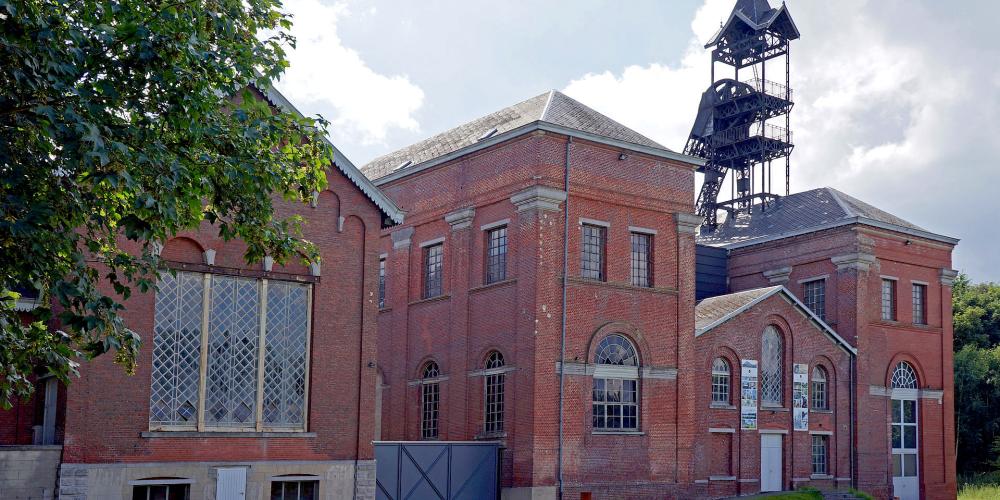 Bâtiments de la fosse Saint-Emmanuel à Bois-du-Luc – © A. Bourgeois / Wikimedia Foundation Bâtiments de la fosse Saint-Emmanuel à Bois-du-Luc – © A. Bourgeois / Wikimedia Foundation