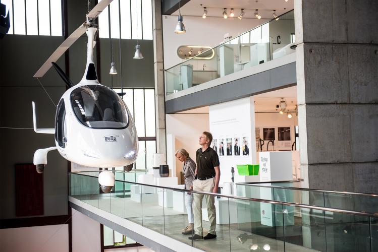 From a multi-functional cooker to a gyrocopter hanging from the ceiling, the Red Dot Design Museum in the former Boiler House features the most innovative products of contemporary design on five levels with an overall area of about 4,000 square metres. – © Simon Bierwald / Red Dot Design Museum