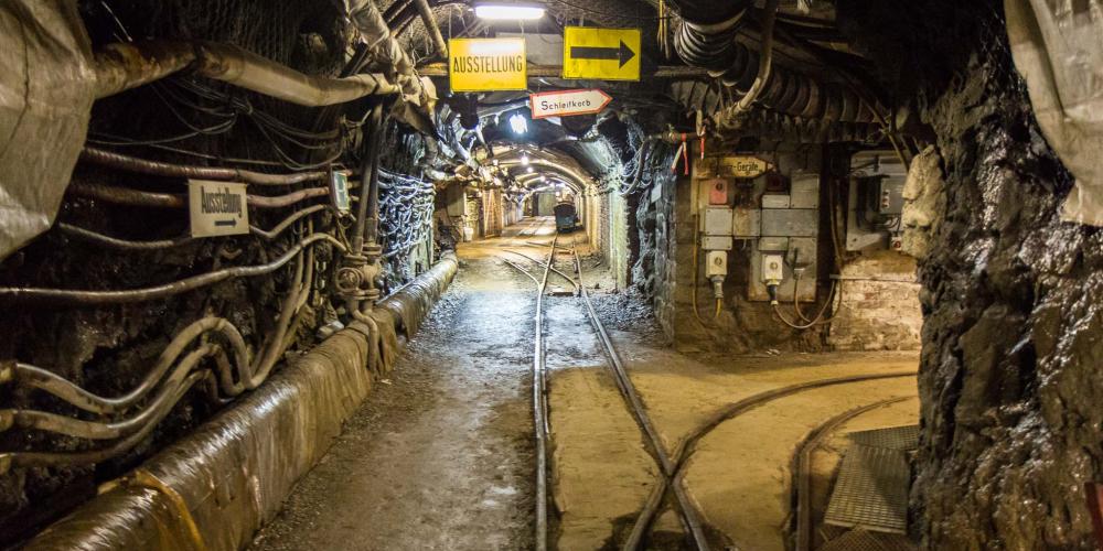 The crew filmed at various locations along the conveyor line at Rammelsberg and sometimes completely redesigned these locations with their backdrops. – © Michael Turtle The crew filmed at various locations along the conveyor line at Rammelsberg and sometimes completely redesigned these locations with their backdrops. – © Michael Turtle