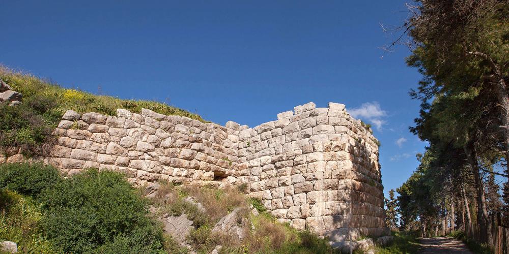 Part of the fortification wall of the Acropolis of Asine. – © Hellenic Ministry of Culture and Sports / Ephorate of Antiquities of Argolida