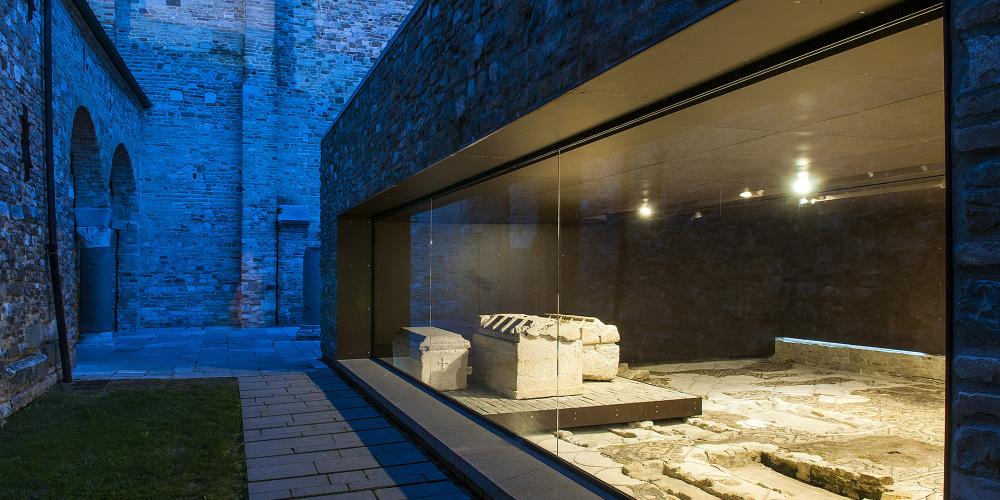 The Südhalle is the best preserved of two large rectangular halls that used to stand on both sides of the Baptistery. – © Gianluca Baronchelli The Südhalle is the best preserved of two large rectangular halls that used to stand on both sides of the Baptistery. – © Gianluca Baronchelli