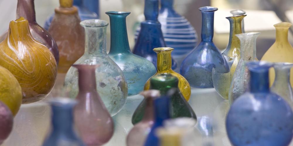 The National Archaeological Museum includes a wide collection of glassware produced in the workshops of ancient Aquileia. – © Gianluca Baronchelli The National Archaeological Museum includes a wide collection of glassware produced in the workshops of ancient Aquileia. – © Gianluca Baronchelli