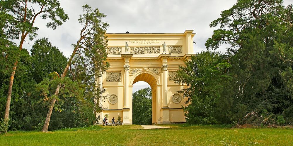 The classical mansion in the shape of a triumphal arch has facilities for meetings and breakfasts. – © Pecold / Shutterstock The classical mansion in the shape of a triumphal arch has facilities for meetings and breakfasts. – © Pecold / Shutterstock
