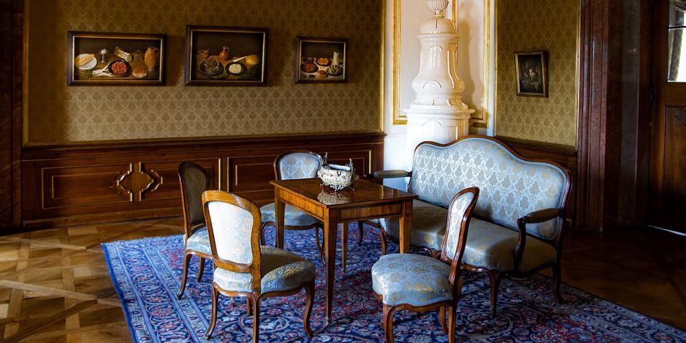 The room is furnished in the manner which was usual in the second half of the 18th century with walls covered in brocaded silk wall covering that matches the furniture upholstery. – © Roman Pěnčák The room is furnished in the manner which was usual in the second half of the 18th century with walls covered in brocaded silk wall covering that matches the furniture upholstery. – © Roman Pěnčák