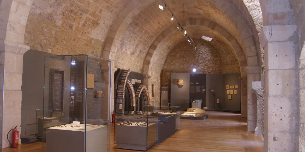 There are approximately 500 objects on display, which uncover unknown aspects of the Medieval world. – © Hellenic Ministry of Culture and Sports / Ephorate of Antiquities of Ilia