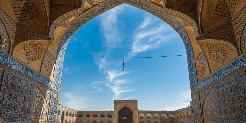 Different colors of blue adorning the walls of the mosque – © javarman / Shutterstock