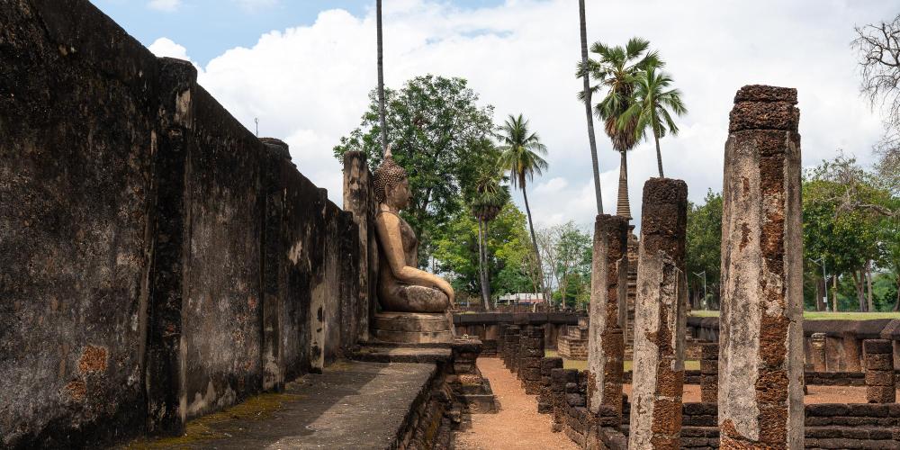 Although Wat Phra Si Rattana Mahathat is about 2.5 kilometres from the Si Satchanalai Historical Park, it's one of the city's most important landmarks. – © Michael Turtle
