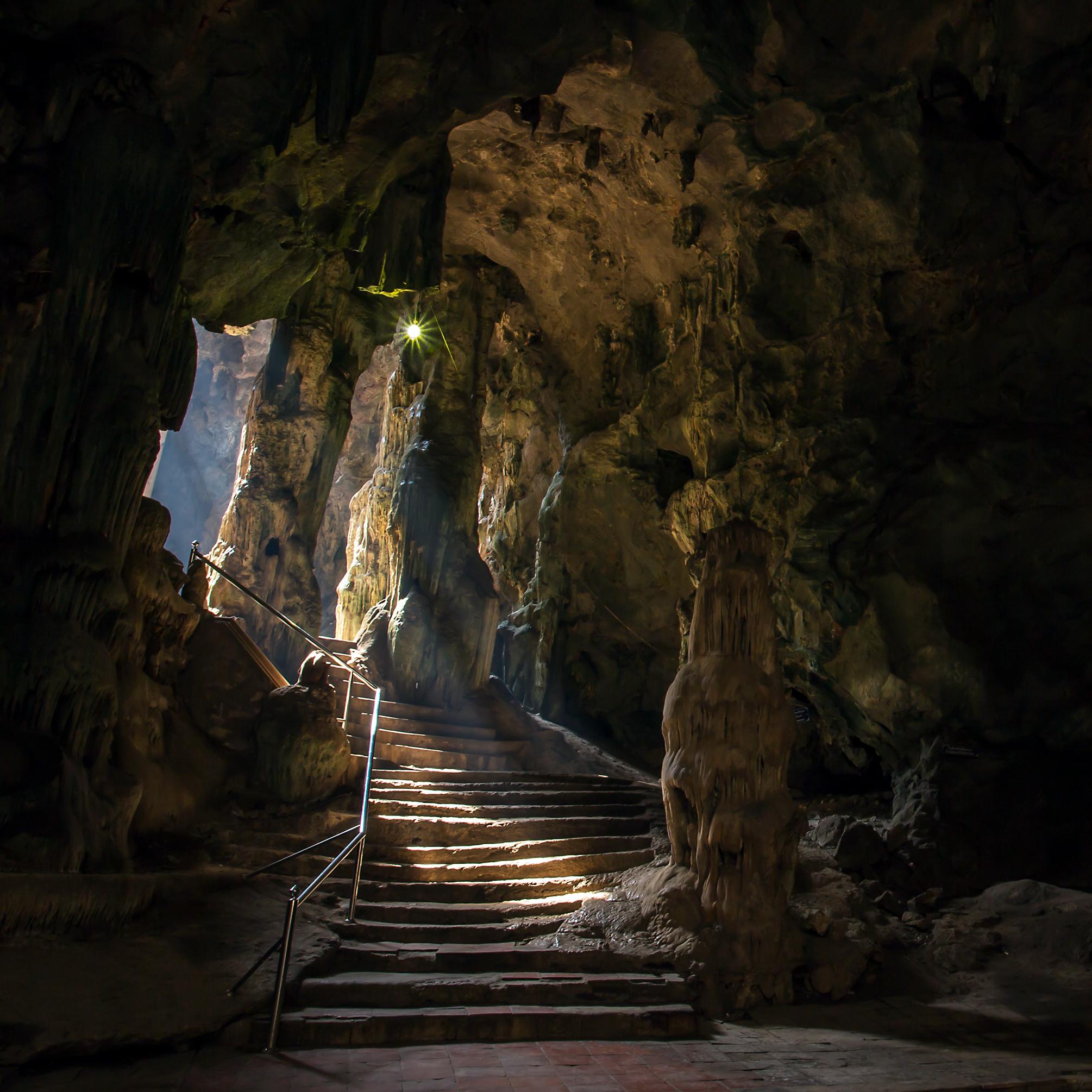 Travelers must descend 362 steps in order to reach the lake, as it located more than 200 feet below ground. © Mazur Travel / Shutterstock