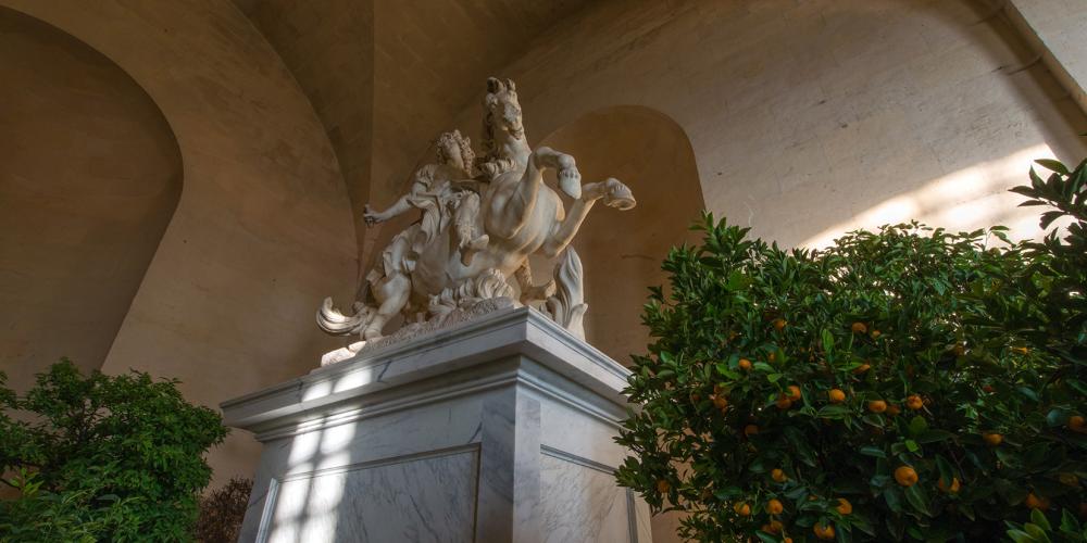A statue in the Orangery, where fruit trees are stored in the winter. – © Thomas Garnier A statue in the Orangery, where fruit trees are stored in the winter. – © Thomas Garnier