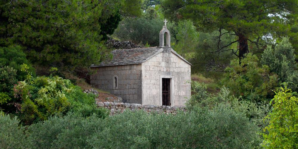 The Stari Grad Plain has numerous small chapels built for farmers. The Chapel of St. Roko was constructed in 1889 in gratitude for surviving a plague. – © Stari Grad Plain The Stari Grad Plain has numerous small chapels built for farmers. The Chapel of St. Roko was constructed in 1889 in gratitude for surviving a plague. – © Stari Grad Plain