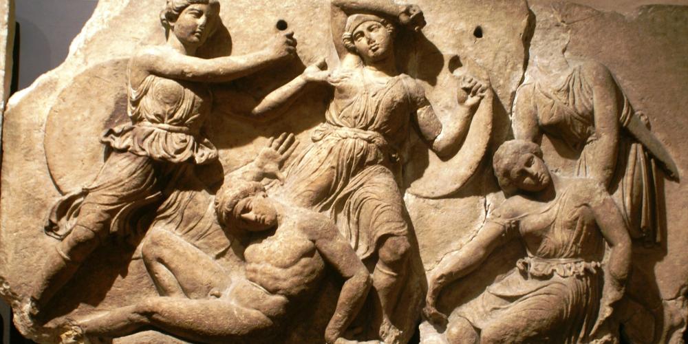 One of the twenty-three marble slabs of the frieze, which depicts the battle between Greeks and Amazons. – © Hellenic Ministry of Culture and Sports / Ephorate of Antiquities of Ilia