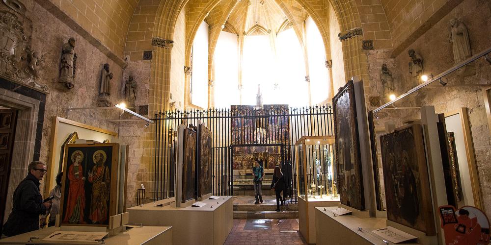 The collections of medieval and modern religious art from Tarragona and its dioceses in the Diocesan Museum deserves special attention. Examples include: altarpieces, stone and carved wood sculptures, and ceramics. – © Manel Antoli RV Edipress / Tarragona Tourist Board