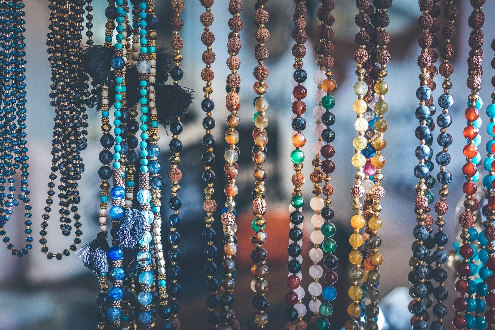 Beaded necklaces for sale © Artem Beiliaikin / Shutterstock